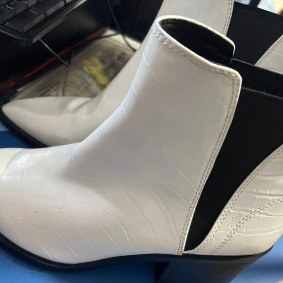 Steve madden  audience white boot size 7 1/2 - Picture 5 of 9
